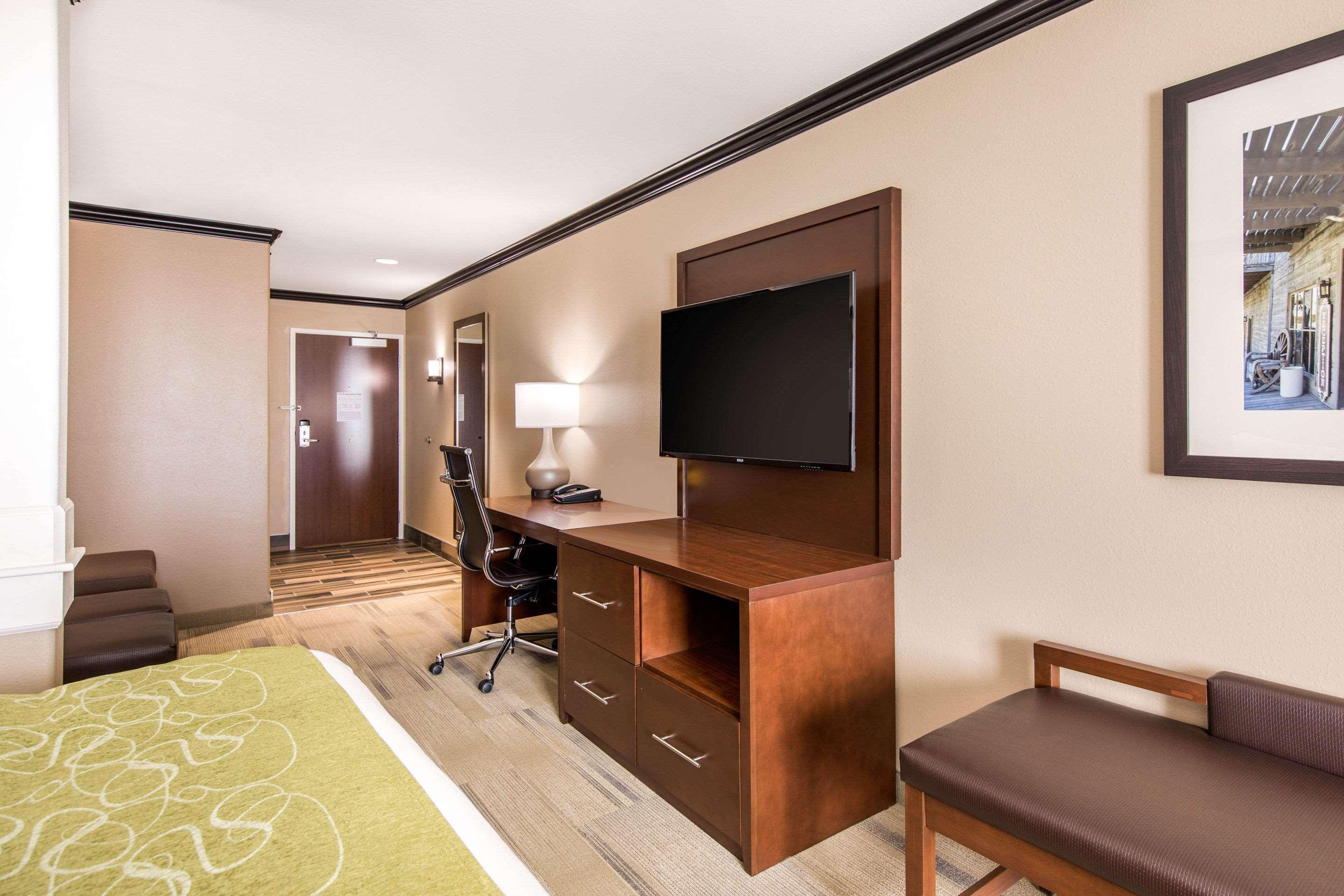 Comfort Suites Liberal Exterior foto