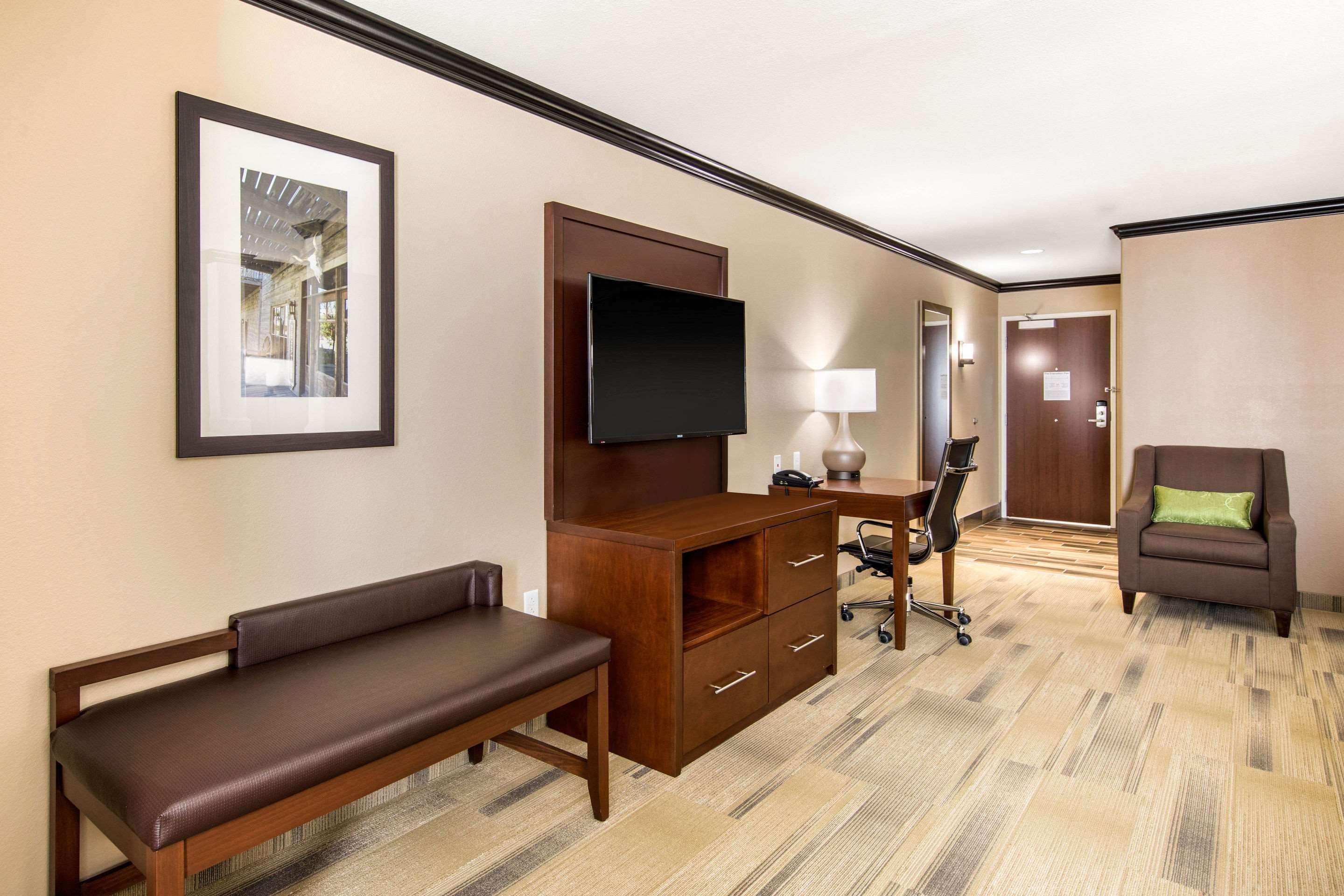 Comfort Suites Liberal Exterior foto